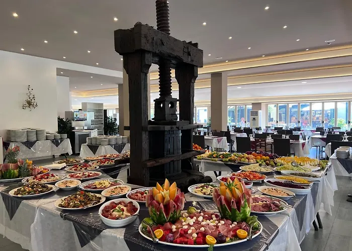 فندق - Sporting Club تْشيفالو