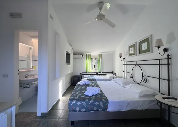 - Sporting Club 3* تْشيفالو