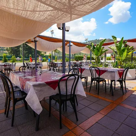 - Sporting Club 호텔 체팔루