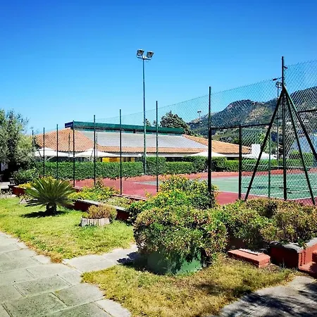 - Sporting Club 호텔 체팔루