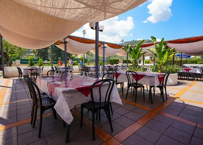 - Sporting Club Готель Чефалу